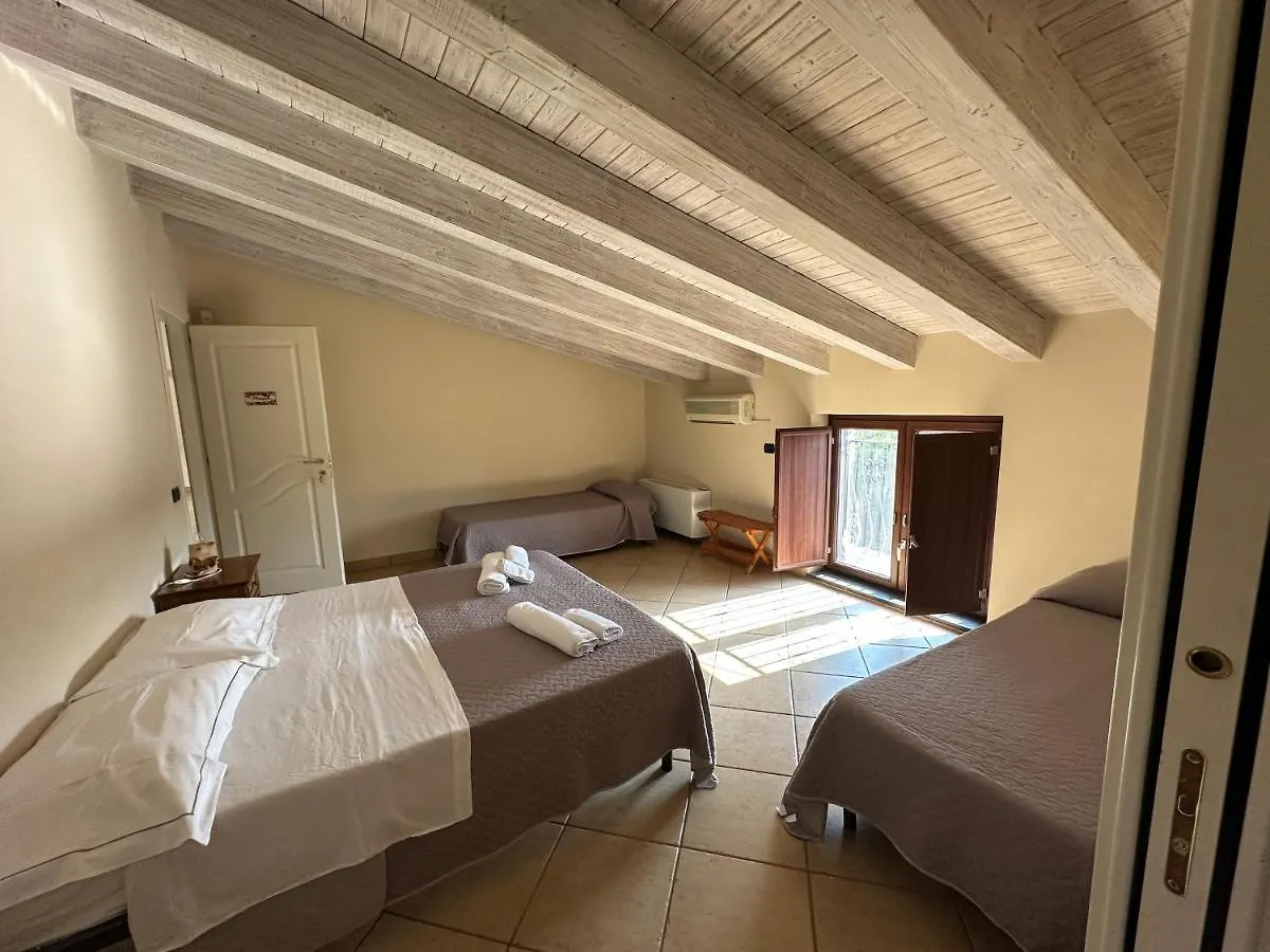 Ranch Simeto Otel Paterno  İtalya