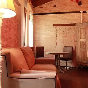 rosso-charm-bb.hotelinveneto.com/